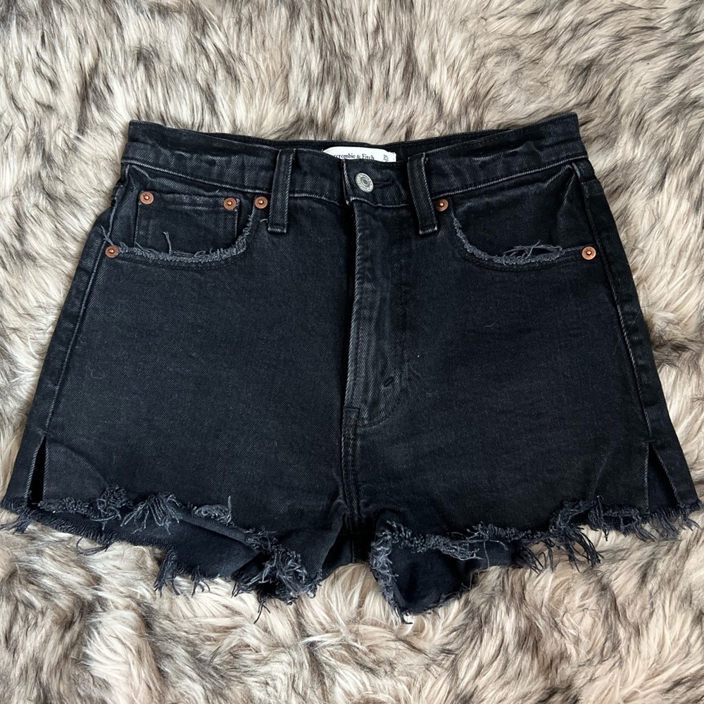 A&F The Mom Short High-Rise